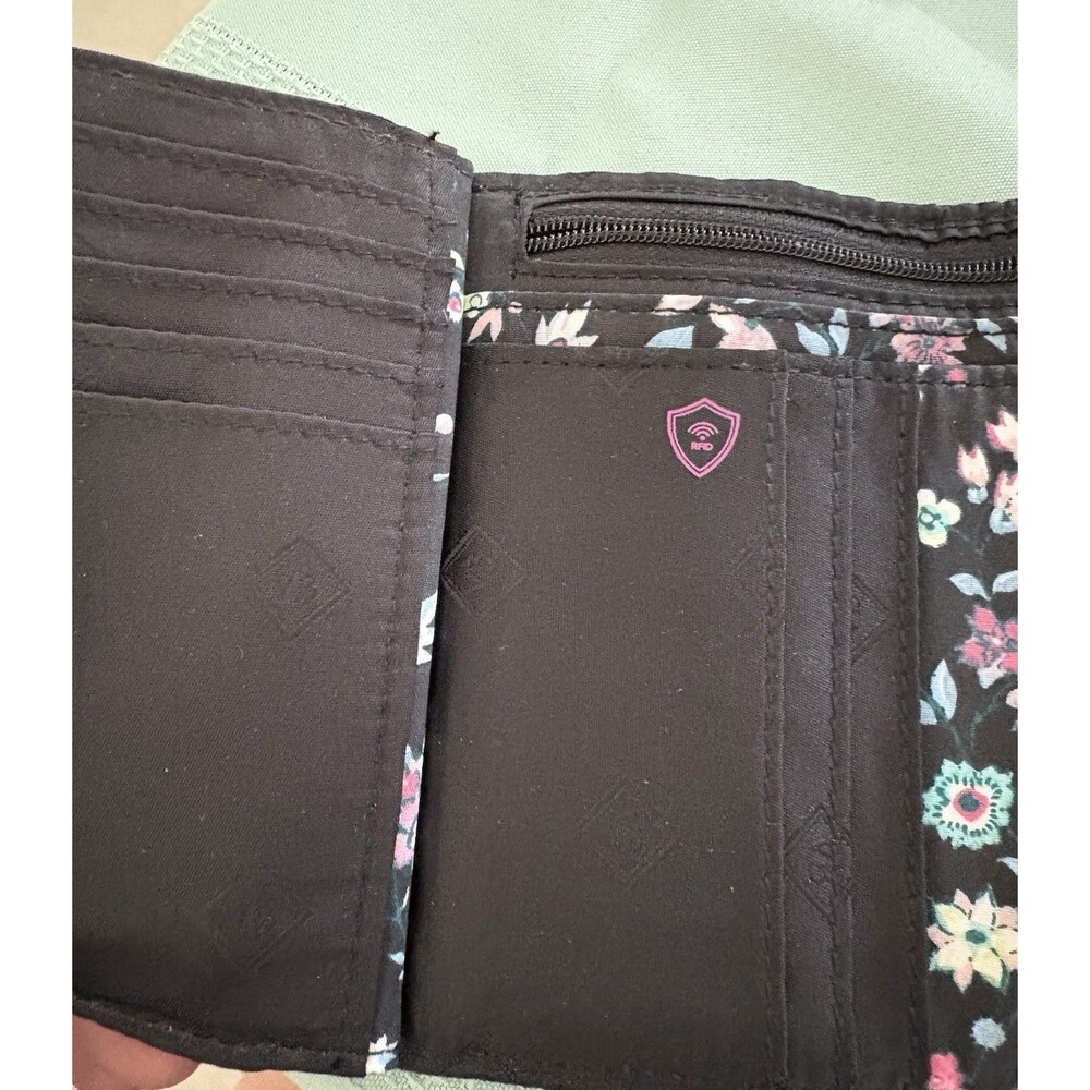 Vera Bradley Black Quilted Cotton Compact Wallet Riley Pattern RFID - Picture 5 of 10